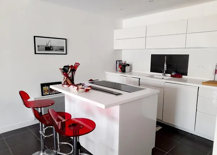 T3 Contemporain, Proche Et Centre, Parking Securise, Wi-fi - Fr-1-319-11 شقة